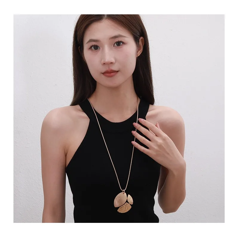 New Long Necklace Fashion Sense Splicing Geometric Brushed Metal Trend Fashion Sweater Chain
New Long Necklace Fashion Sense Splicing Geometric Brushed Metal Trend Fashion Sweater Chain