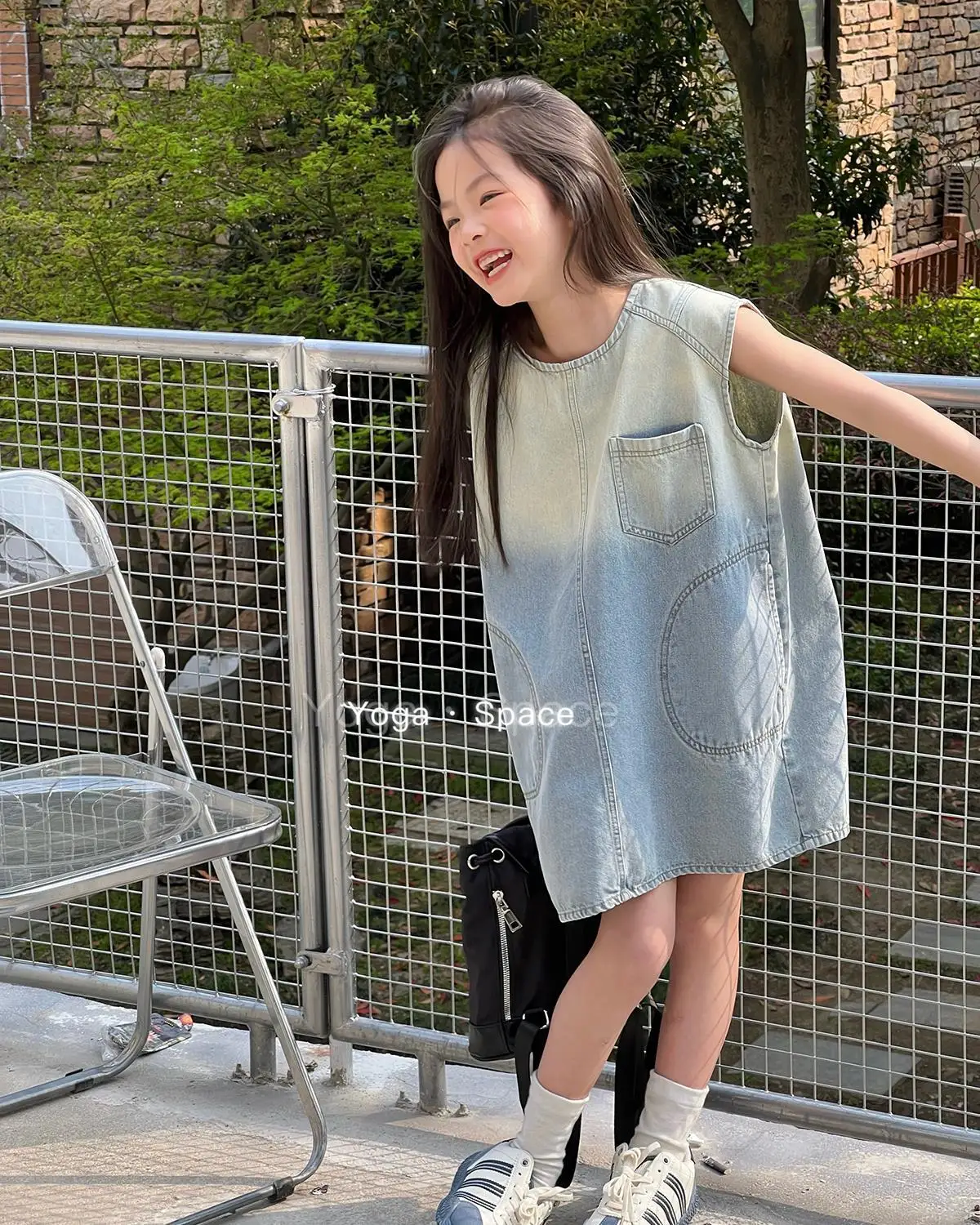 Girls' dress summer new children's gradient color Korean version loose denim sleeveless dress
Girls' dress summer new children's gradient color Korean version loose denim sleeveless dress