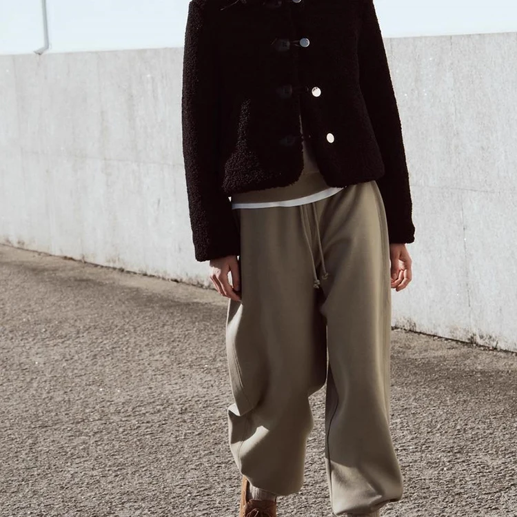 2024 Autumn Winter New Arrival Women's Fce Lined ort Coat Long Sve Turn down Collar Jaet Zipper Closure Polyester F...
2024 Autumn Winter New Arrival Women's Fce Lined ort Coat Long Sve Turn down Collar Jaet Zipper Closure Polyester F...