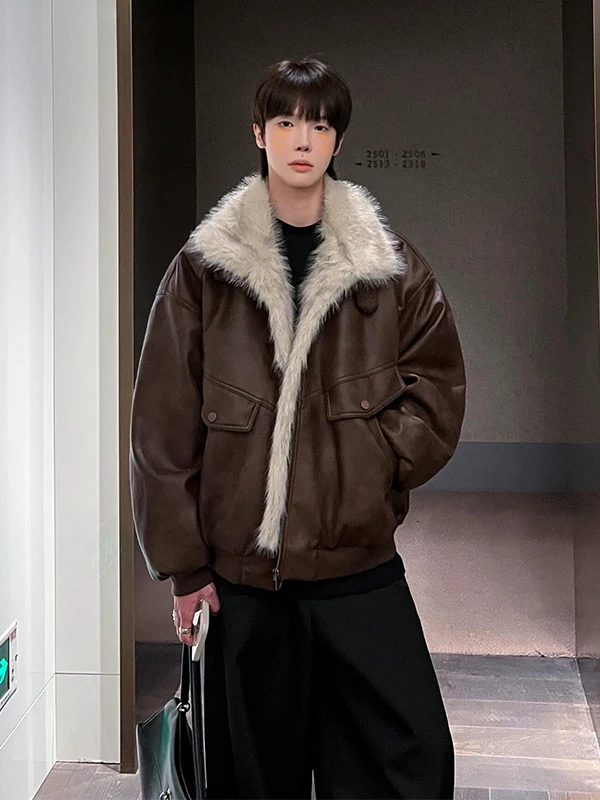 Коричневая ретро-куртка из утолщенного теплого хлопка для мужчин, зимнее пальто с меховым воротником, кожаными вставками и мехом, молодежная повседневная верхняя одежда
Коричневая ретро-куртка из утолщенного теплого хлопка для мужчин, зимнее пальто с меховым воротником, кожаными вставками и мехом, молодежная повседневная верхняя одежда