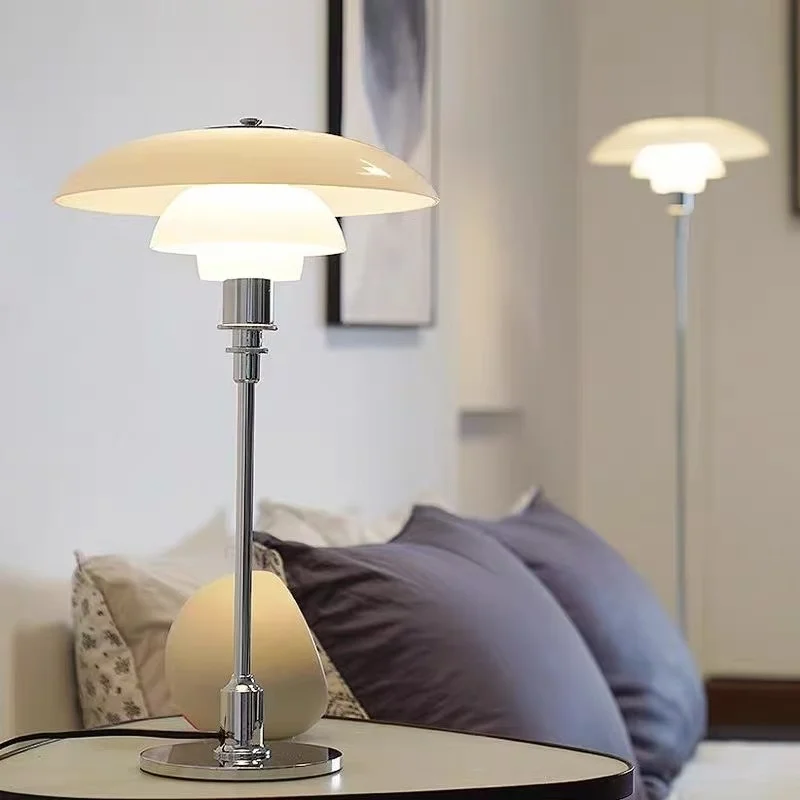 Nordic Glass Table Lamp Living Room Atmosphere Lamps Modern Simple Reading Light Bedroom Bedside Decor light with Plug
Nordic Glass Table Lamp Living Room Atmosphere Lamps Modern Simple Reading Light Bedroom Bedside Decor light with Plug