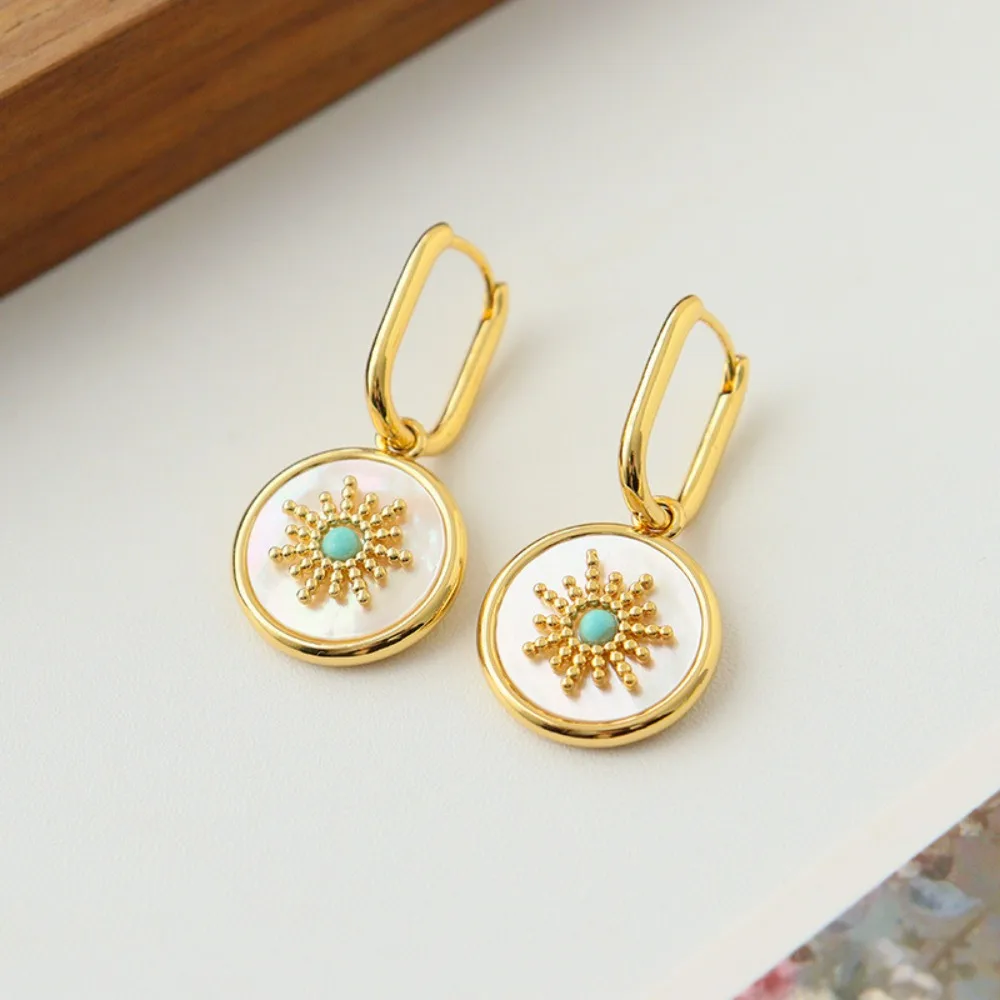 New Simple and Fashionable Sun Shell Natural Stone Earrings Light Luxury High-end Retro Exquisite Temperament Versatile Earrings
New Simple and Fashionable Sun Shell Natural Stone Earrings Light Luxury High-end Retro Exquisite Temperament Versatile Earrings