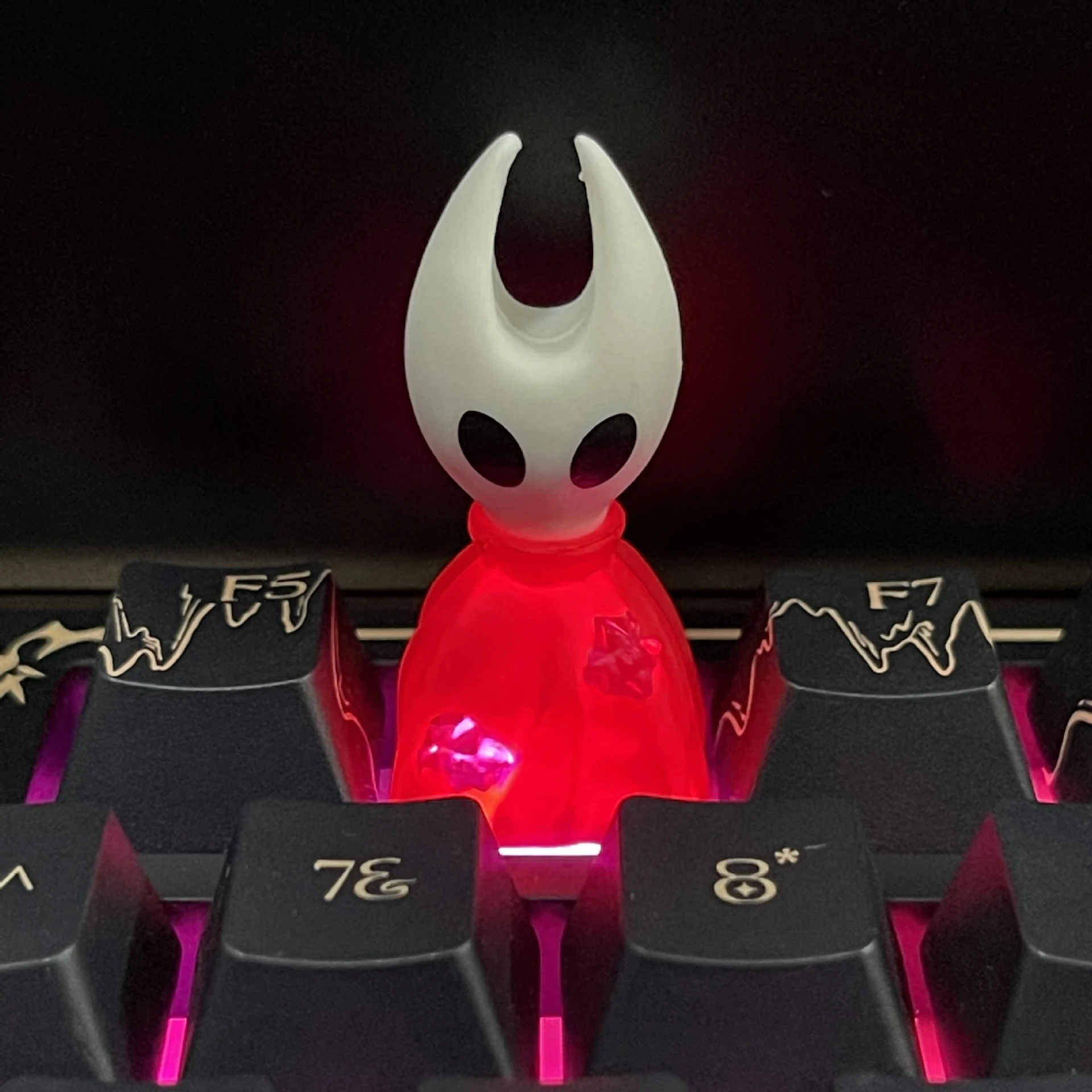 ГОРЯЧАЯ! Hollow Knight Hornet Esports Keycap, полупрозрачная креативная механическая декоративная фигурка для клавиатуры, модель
ГОРЯЧАЯ! Hollow Knight Hornet Esports Keycap, полупрозрачная креативная механическая декоративная фигурка для клавиатуры, модель