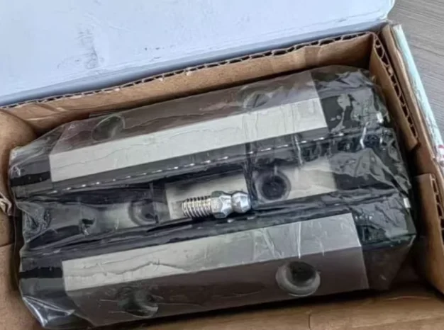 Slider R165141320 New Original Linear Guide Bearing 1PCS
Slider R165141320 New Original Linear Guide Bearing 1PCS