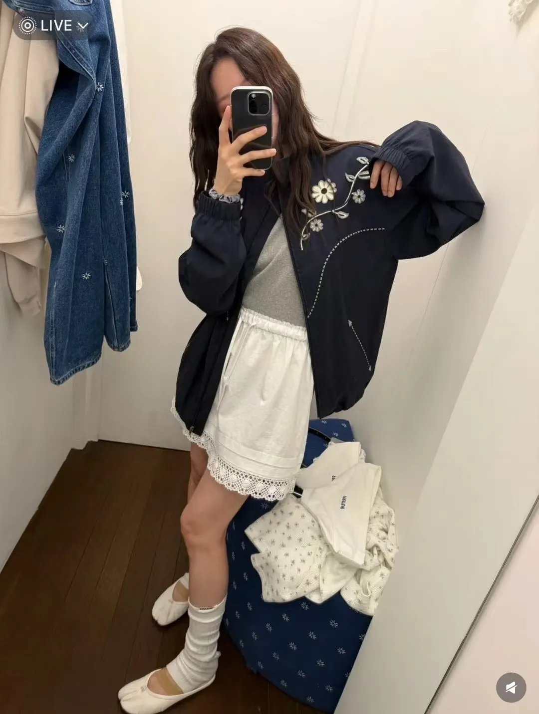 Bs Spring 2026 Women's Korean Sle Embroidered Stand Collar Zipper Jaet Thin Coat Baseball orm Loose Fit Long Sve
Bs Spring 2026 Women's Korean Sle Embroidered Stand Collar Zipper Jaet Thin Coat Baseball orm Loose Fit Long Sve