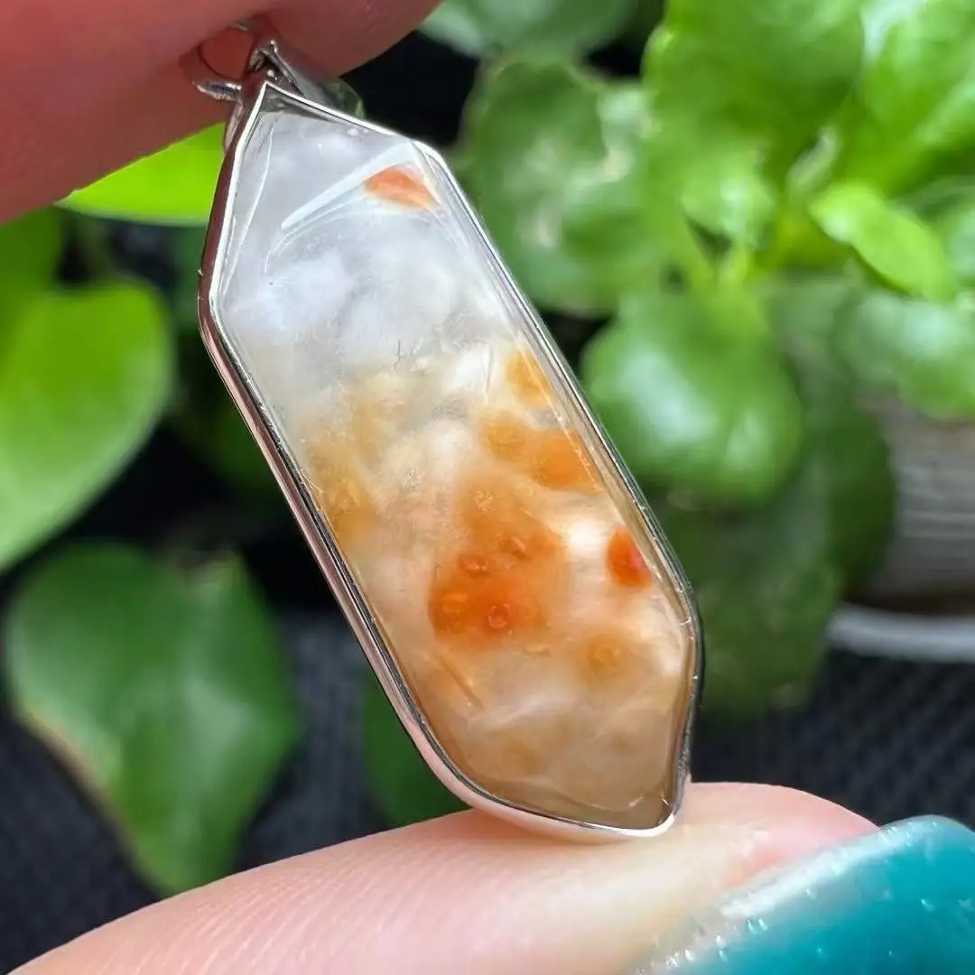Unit One Piece 925 Silver Inlay Natural Rabbit Hair Quartz Crystal Double Terminated Pointed Pendant for Meditation
Unit One Piece 925 Silver Inlay Natural Rabbit Hair Quartz Crystal Double Terminated Pointed Pendant for Meditation