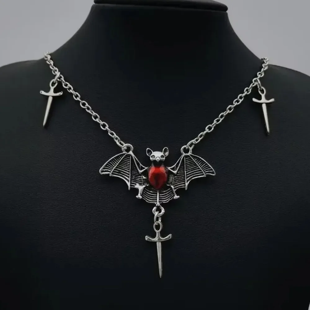 Halloween European and American Vintage Gothic Alloy Silver Bat Pendant Necklace, Demon's Eye Pendant Fashion Necklace
Halloween European and American Vintage Gothic Alloy Silver Bat Pendant Necklace, Demon's Eye Pendant Fashion Necklace