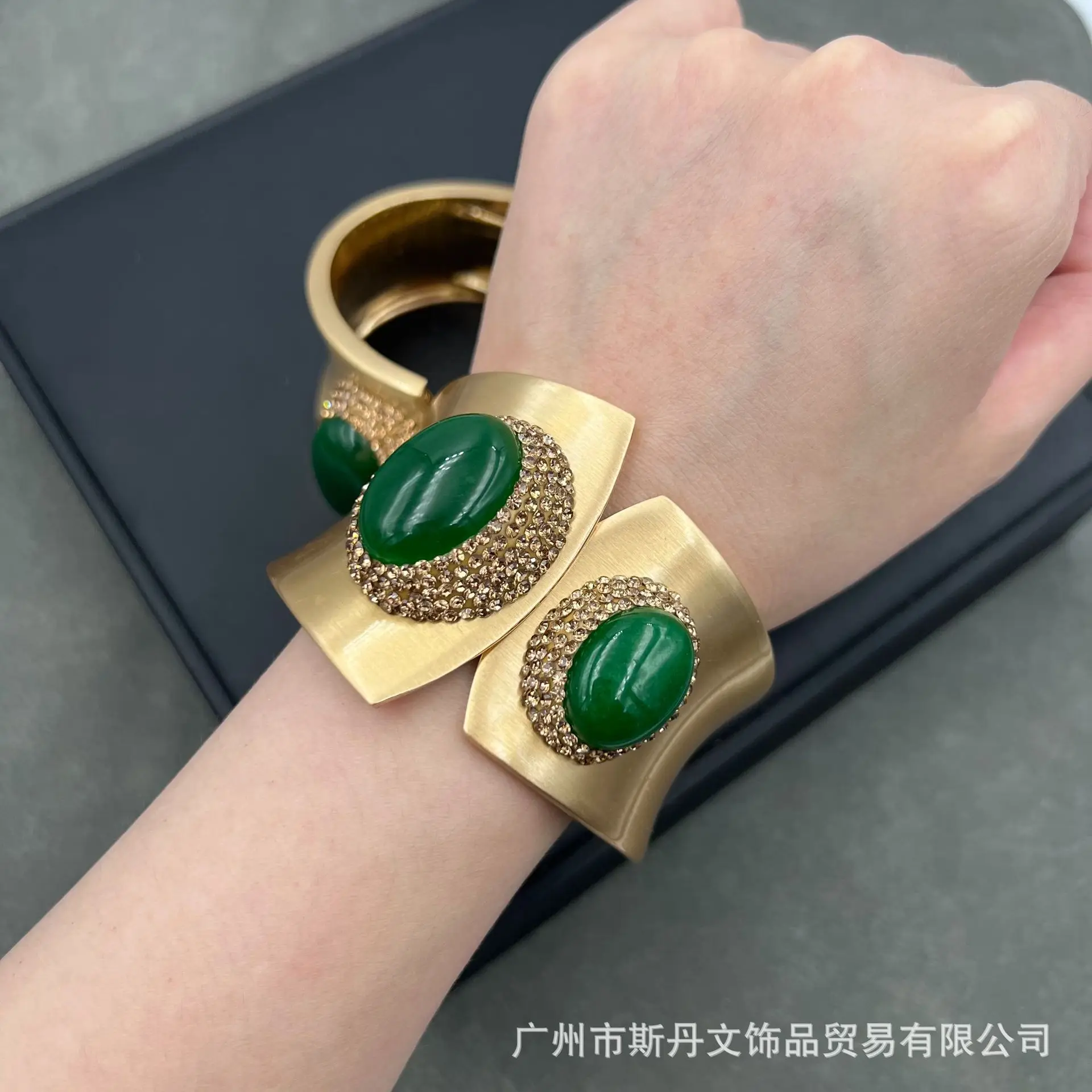 emerald jade bracelet, point amethyst fashion personalized gemstone bracelet color retention electroplating chalcedony niche
emerald jade bracelet, point amethyst fashion personalized gemstone bracelet color retention electroplating chalcedony niche