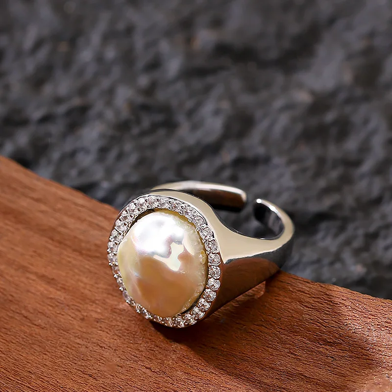 Fashionable and exquisite diamond-encrusted zircon irregular baroque shaped pearl ring niche light luxury personalized jewelry
Fashionable and exquisite diamond-encrusted zircon irregular baroque shaped pearl ring niche light luxury personalized jewelry