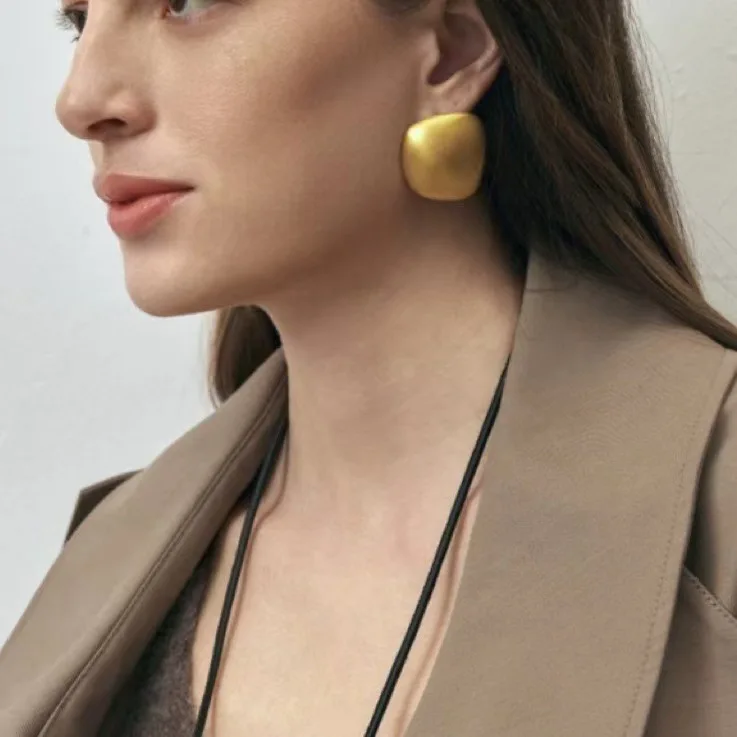 Brass Plated Real Gold Premium Gold Brushed Square Stud Earrings With Geometric Exaggeration Cross Border Earrings M043
Brass Plated Real Gold Premium Gold Brushed Square Stud Earrings With Geometric Exaggeration Cross Border Earrings M043