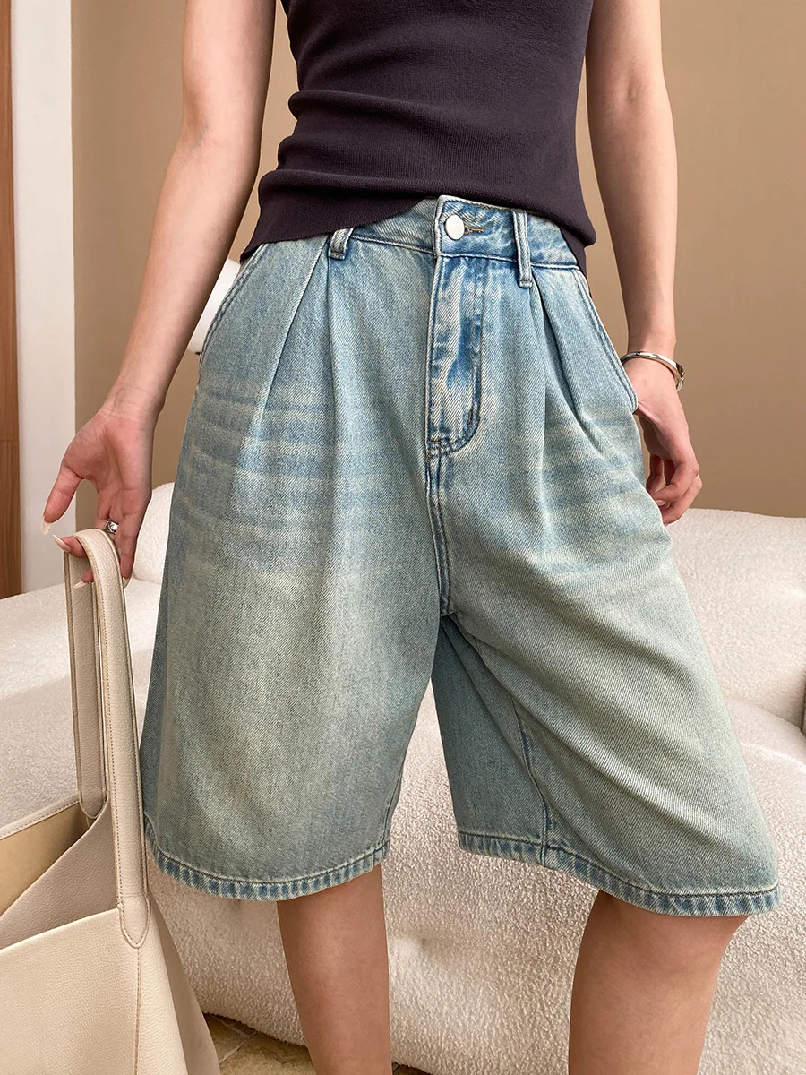 Spring and summer women's casual solid color high waist loose wide leg jeans 
Spring and summer women's casual solid color high waist loose wide leg jeans