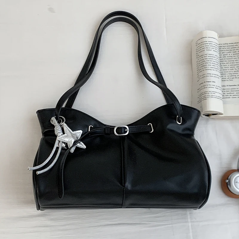 Korean Minimalist Drawstring Underarm Bag, Large Capacity Shoulder Tote Handbag, Casual Daily Commute Purse With Buckle Detail
Korean Minimalist Drawstring Underarm Bag, Large Capacity Shoulder Tote Handbag, Casual Daily Commute Purse With Buckle Detail
