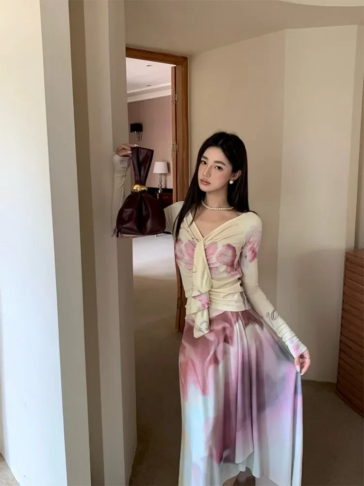 Elegant Design Set For Women'S Spring And Autumn Ruffled V-Neck Top Paired With Irregular Long Skirt Two-Piece Set
Elegant Design Set For Women'S Spring And Autumn Ruffled V-Neck Top Paired With Irregular Long Skirt Two-Piece Set