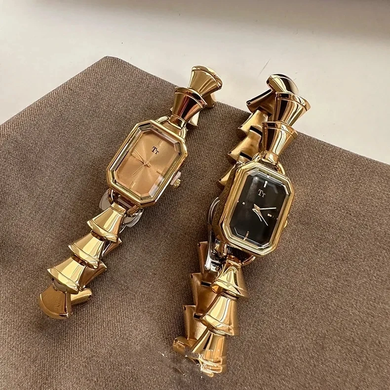 Antique Jewelry 2024 New Women's Watch Japanese Quartz Movement Constantly Upgraded Luxury Elegant Simple and Fashionable
Antique Jewelry 2024 New Women's Watch Japanese Quartz Movement Constantly Upgraded Luxury Elegant Simple and Fashionable