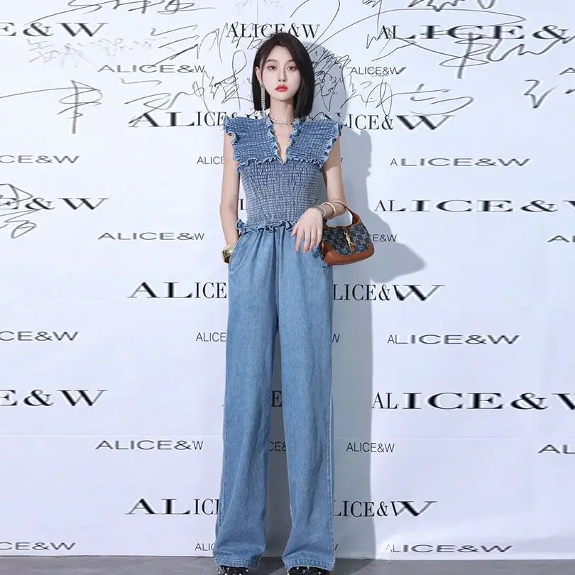 Slim Denim High Waist V-neck Wide Leg Pants Jumpsuit Pants Children's Summer High Sense of Temperament 2023 New
Slim Denim High Waist V-neck Wide Leg Pants Jumpsuit Pants Children's Summer High Sense of Temperament 2023 New