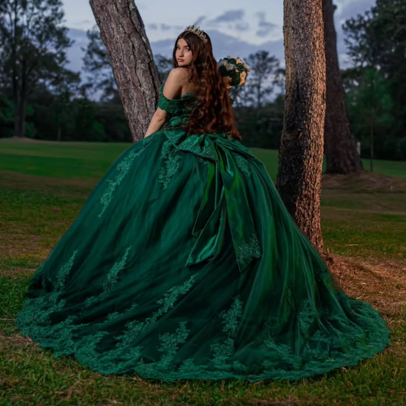 Dark Green Shiny Quinceanera Dresses Off The Shoulder Applique Lace Beading Bow Tull Corset Party Birthday Sweet 16 Dress
Dark Green Shiny Quinceanera Dresses Off The Shoulder Applique Lace Beading Bow Tull Corset Party Birthday Sweet 16 Dress