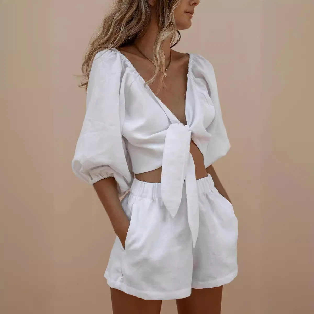 2026 New Bubble Sleeve Lace Shorts Monochrome Set Sexy Temperament Street Fashion Women's Summer Fashion Two-piece Set
2026 New Bubble Sleeve Lace Shorts Monochrome Set Sexy Temperament Street Fashion Women's Summer Fashion Two-piece Set