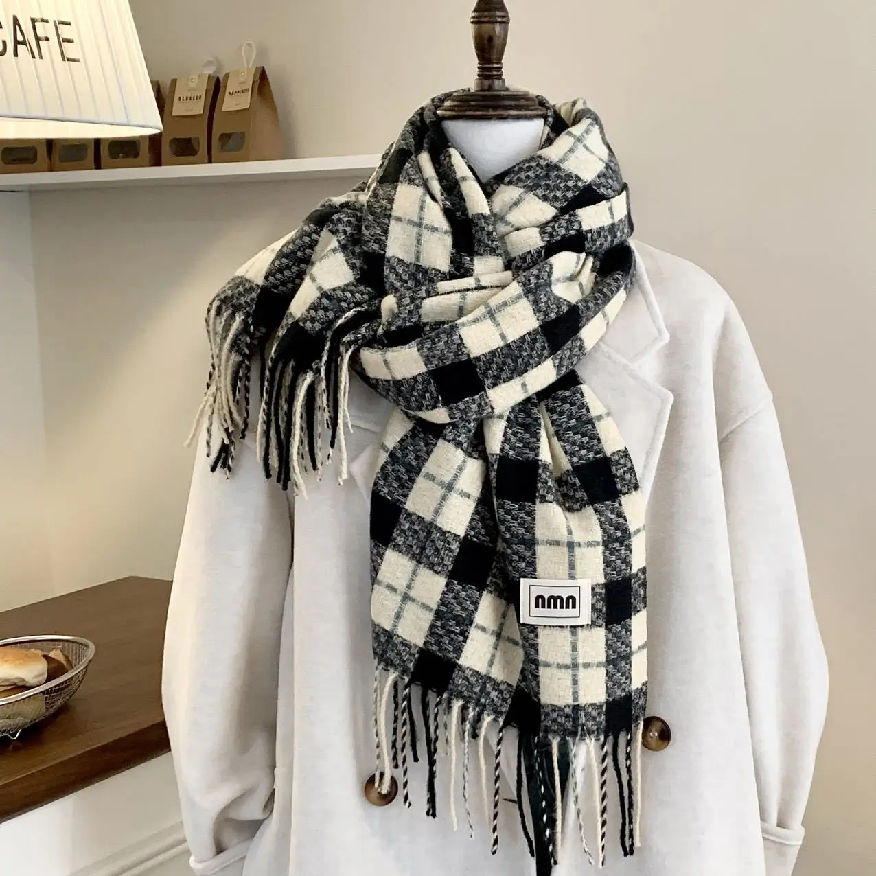 Versatile Student Unisex Scarf - Korean-Style Plaid Tassel Sweet Simple Atmospheric Winter Warm Neckwarmer
Versatile Student Unisex Scarf - Korean-Style Plaid Tassel Sweet Simple Atmospheric Winter Warm Neckwarmer