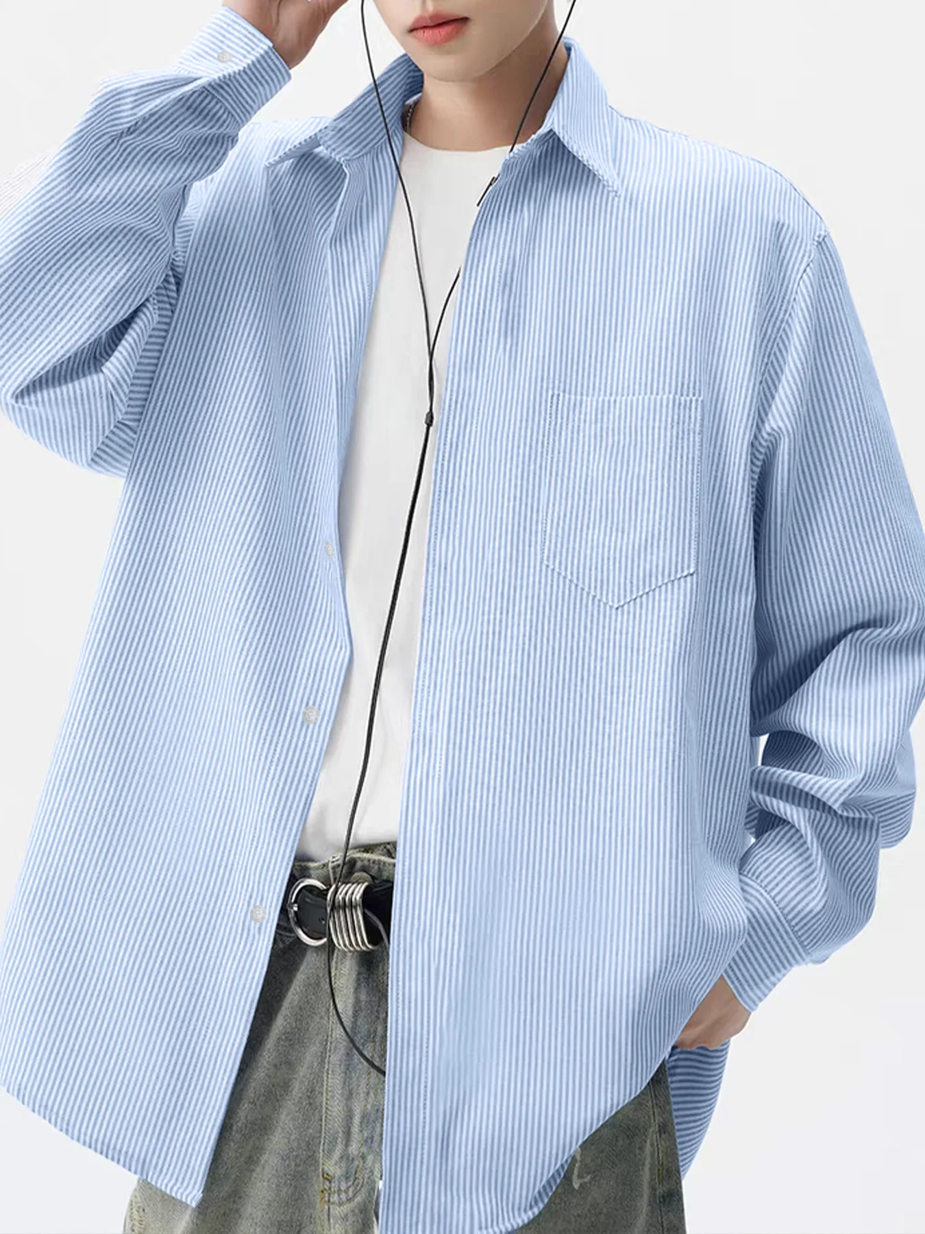 Мужская полосатая рубашка с длинным рукавом в американском стиле, новая летняя повседневная одежда, модная универсальная элитная верхняя рубашка
Мужская полосатая рубашка с длинным рукавом в американском стиле, новая летняя повседневная одежда, модная универсальная элитная верхняя рубашка