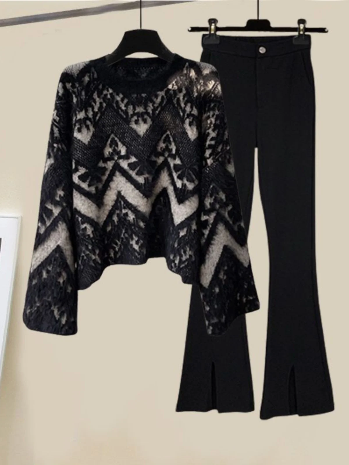 plus Size Women's Fashionable Sweater And Micro Flare Pants Set Street Style Slimming Two Piece Ensemble Spring Collection
plus Size Women's Fashionable Sweater And Micro Flare Pants Set Street Style Slimming Two Piece Ensemble Spring Collection