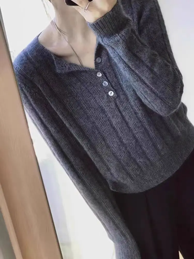 Korean atmosphere wearing gray texture with bottoming cashmere sweater pullover women's new sweater with outside.
Korean atmosphere wearing gray texture with bottoming cashmere sweater pullover women's new sweater with outside.