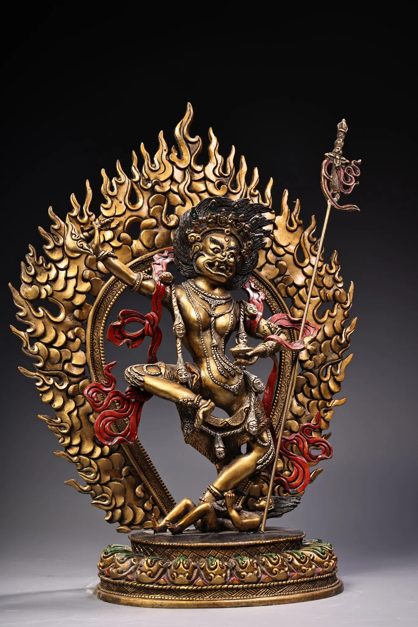13"Tibetan Temple Collection Old Bronze Gilded Painted High Relief Dakini Buddha Backlit Lotus Buddha Terrace Worship Hall
13"Tibetan Temple Collection Old Bronze Gilded Painted High Relief Dakini Buddha Backlit Lotus Buddha Terrace Worship Hall