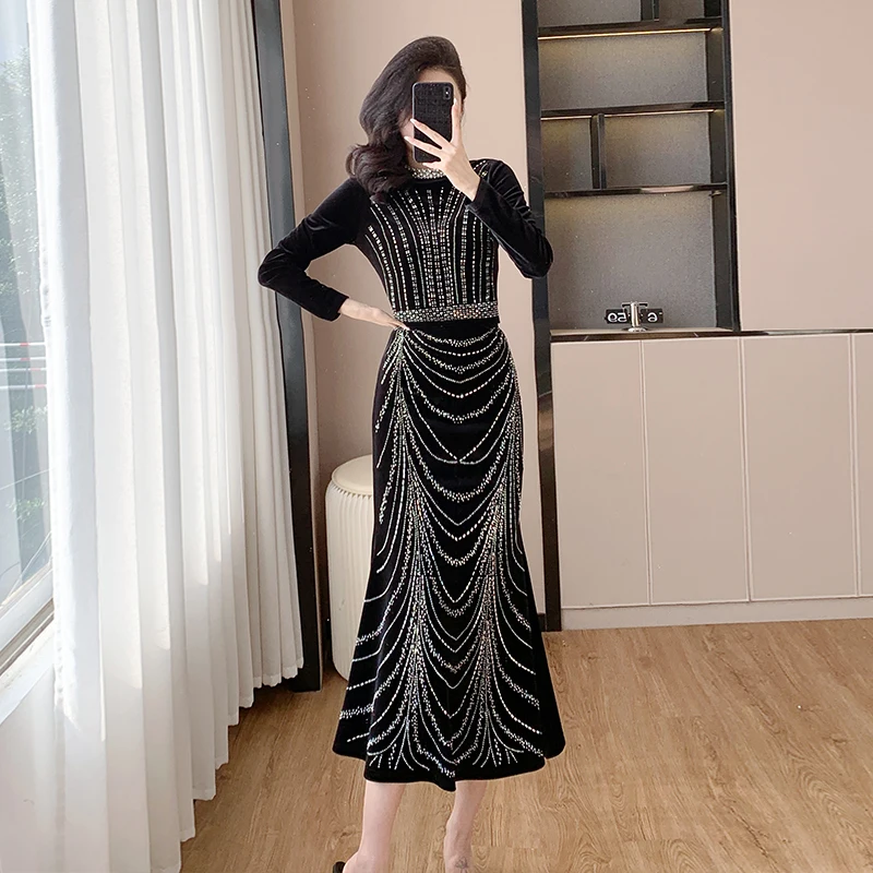 Black Velvet Dress Set with Embellished Diamonds Vintage Style Two-Piece Suit for Young Women Elegant Evening Gown
Black Velvet Dress Set with Embellished Diamonds Vintage Style Two-Piece Suit for Young Women Elegant Evening Gown