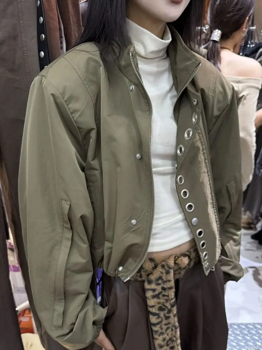 Осень 2025 г., ниша с металлической пряжкой и заклепками в стиле панк, модная миниатюрная короткая куртка, винтажное короткое пальто
Осень 2025 г., ниша с металлической пряжкой и заклепками в стиле панк, модная миниатюрная короткая куртка, винтажное короткое пальто