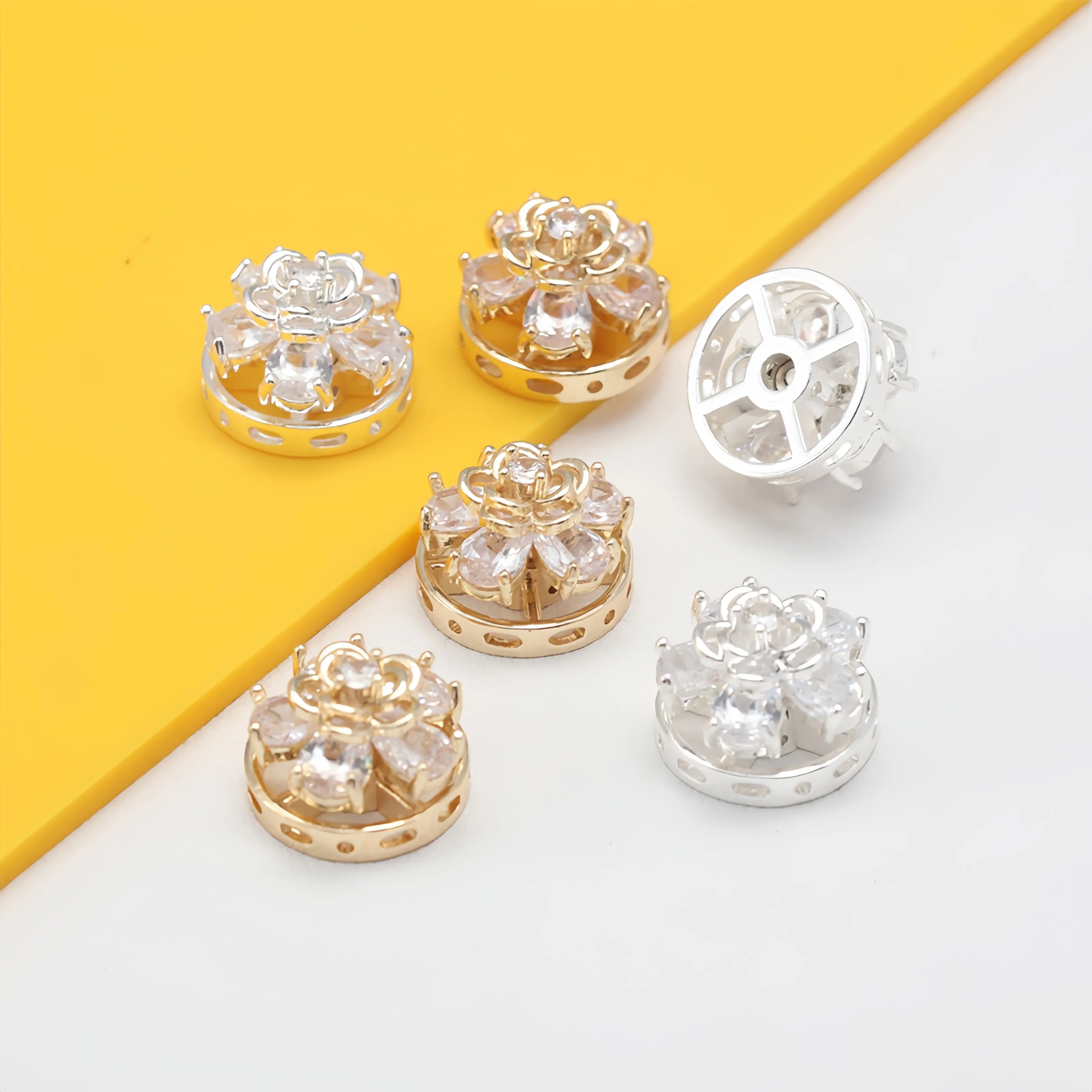 14K Copper Gold-plated Zircon Transfer Flower Rotatable Bead Pendant Connection Bracelet Necklace DIY Jewelry Accessories
14K Copper Gold-plated Zircon Transfer Flower Rotatable Bead Pendant Connection Bracelet Necklace DIY Jewelry Accessories