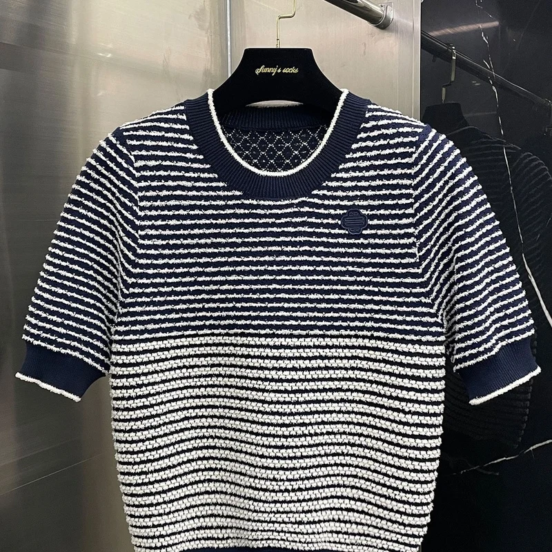 Женский трикотажный топ с круглым вырезом и полосками, облегающая футболка для повседневной носки, новинка ранней осени
Женский трикотажный топ с круглым вырезом и полосками, облегающая футболка для повседневной носки, новинка ранней осени