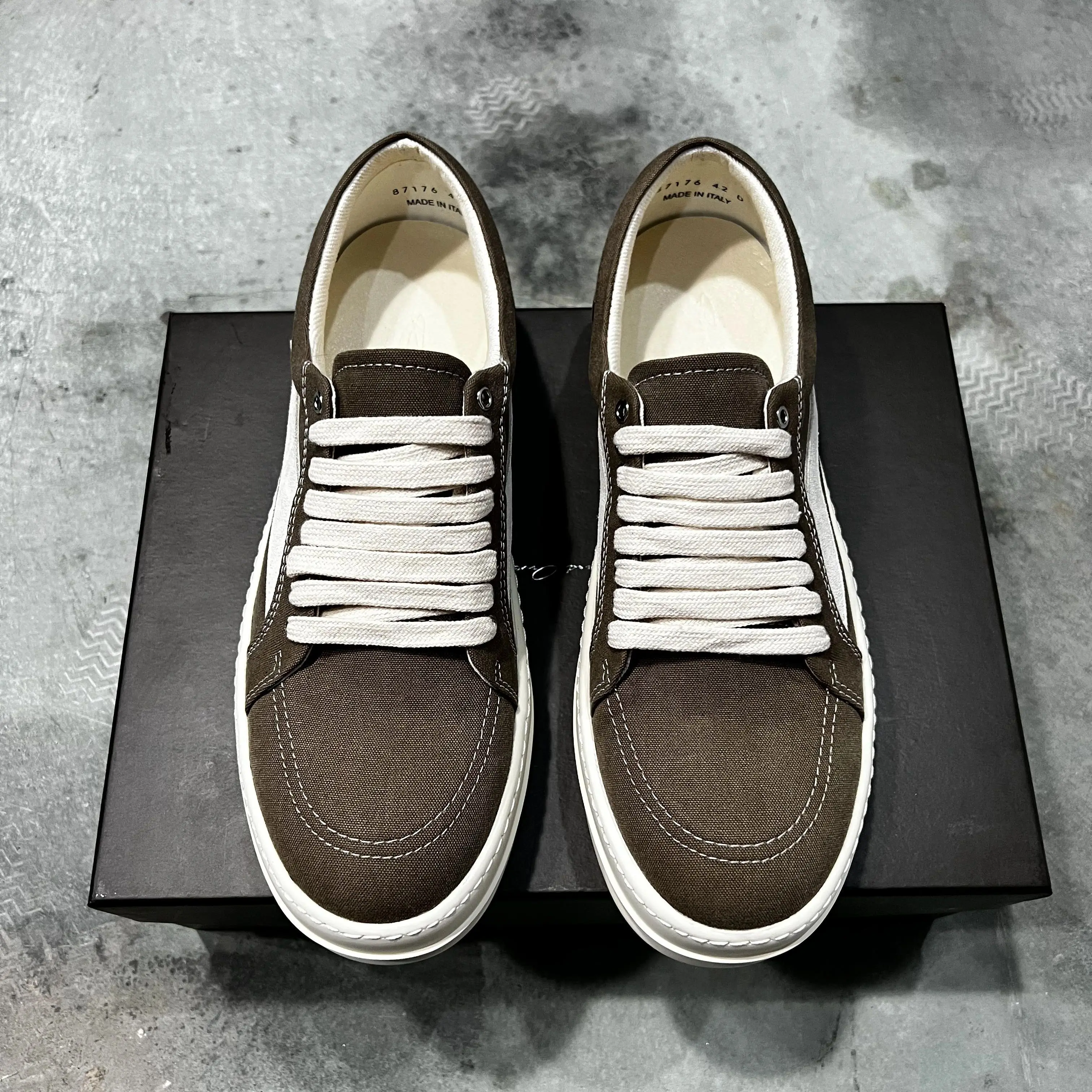 Brand Casual Men Shoe Brown Low Top Woman Low-top Sneakers With White Suede Outside Design Thick Soled Lace-up Ro Casual Sneaker
Brand Casual Men Shoe Brown Low Top Woman Low-top Sneakers With White Suede Outside Design Thick Soled Lace-up Ro Casual Sneaker