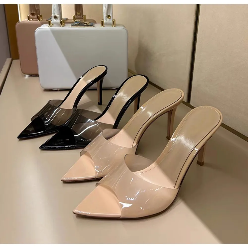 Прозрачные прозрачные туфли из ПВХ для женщин, пикантные шлепанцы с острым носком и открытым носком, женские сандалии, туфли-мюли на шпильке
Прозрачные прозрачные туфли из ПВХ для женщин, пикантные шлепанцы с острым носком и открытым носком, женские сандалии, туфли-мюли на шпильке