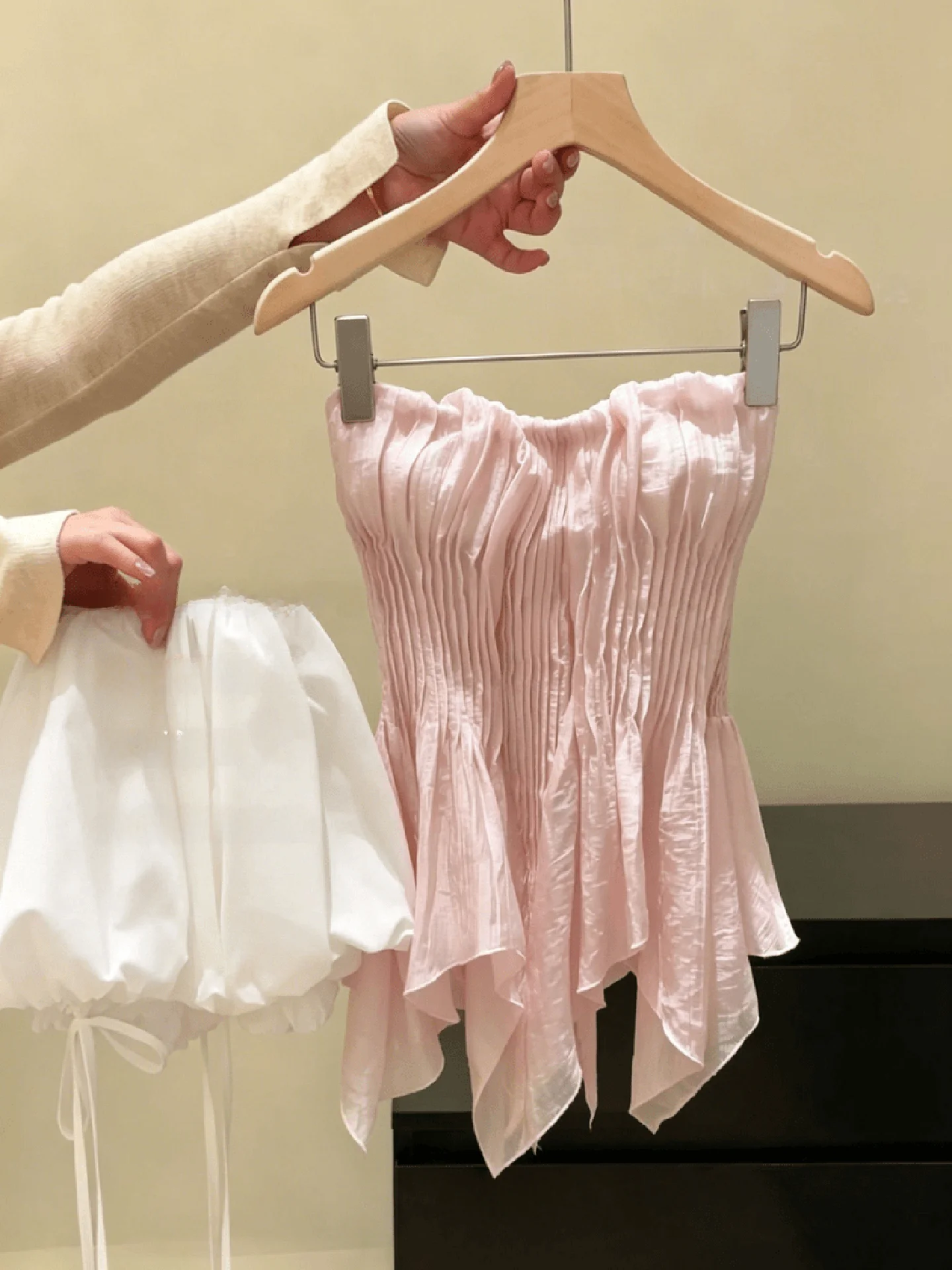 Summer Pure Desire One Shoulder Pleated Tube Top Tank Women's See through Sleeveless Uneven Hemline Fashion Set Casual Wear
Summer Pure Desire One Shoulder Pleated Tube Top Tank Women's See through Sleeveless Uneven Hemline Fashion Set Casual Wear