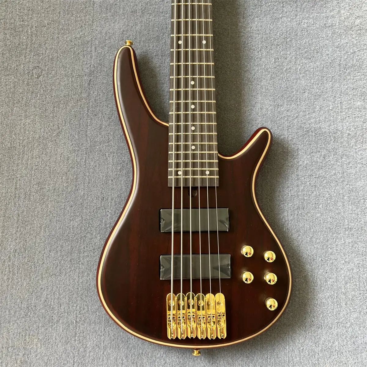 Factory Customized 6-String Bass High-Quality Gold Accessories For Free Delivery.
Factory Customized 6-String Bass High-Quality Gold Accessories For Free Delivery.