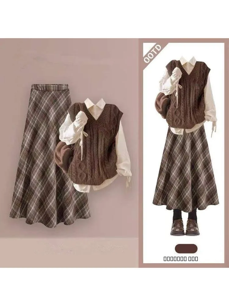 Miu Sle College Faion JK irt Vest Set Осенний тренд клетчатый Dr женский обычный све с длинным воротником из смеси полиэстера
Miu Sle College Faion JK irt Vest Set Осенний тренд клетчатый Dr женский обычный све с длинным воротником из смеси полиэстера