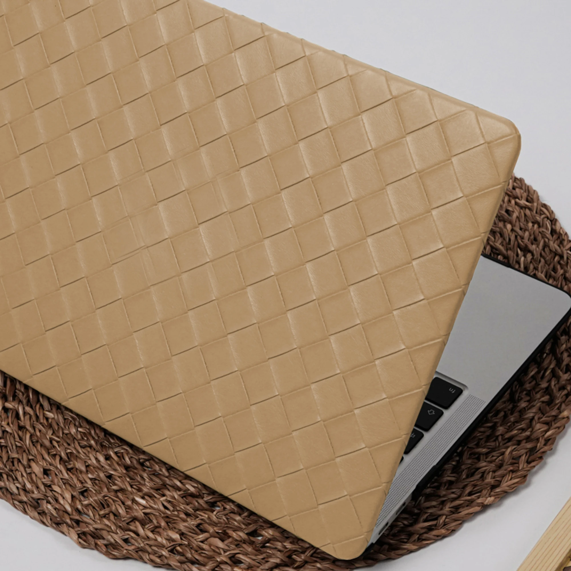 Изысканный тканый чехол для MacBook, абстрактный чехол для ноутбука MacBook Air 13 Macbook Pro 13 16 14 15 A2681 с вырезанным логотипом
Изысканный тканый чехол для MacBook, абстрактный чехол для ноутбука MacBook Air 13 Macbook Pro 13 16 14 15 A2681 с вырезанным логотипом
