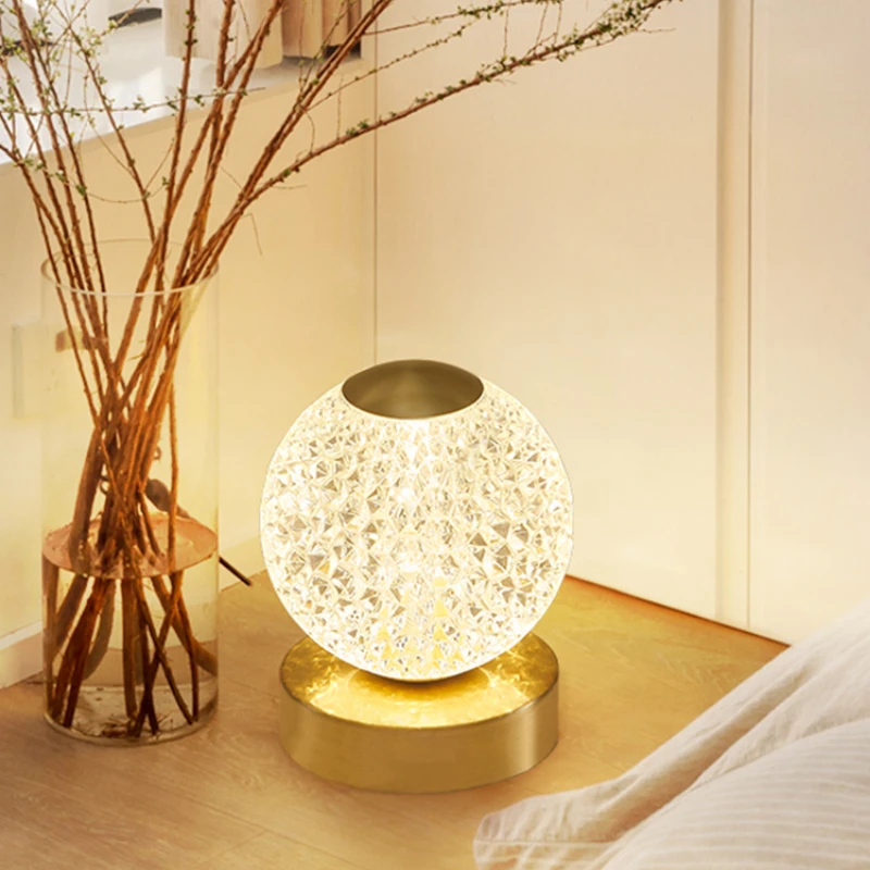 Роскошный медный прикроватный светильник, декоративная лампа для спальни, с регулируемой яркостью, маленький ночник с сенсорным управлением
Роскошный медный прикроватный светильник, декоративная лампа для спальни, с регулируемой яркостью, маленький ночник с сенсорным управлением