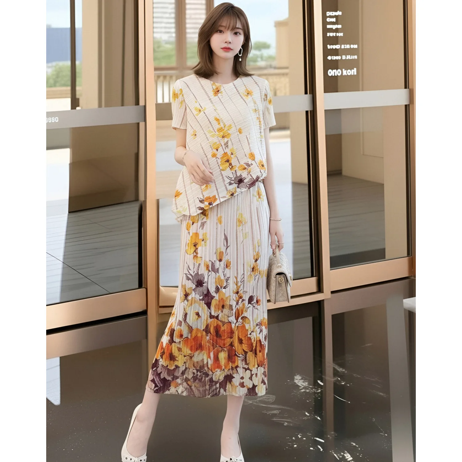 Miyake Pleated Women's Casual Suit 2006 New Summer Japanese Design Seaside Resort Style Short-sleeved Top + Skirt Two-piece Set
Miyake Pleated Women's Casual Suit 2006 New Summer Japanese Design Seaside Resort Style Short-sleeved Top + Skirt Two-piece Set