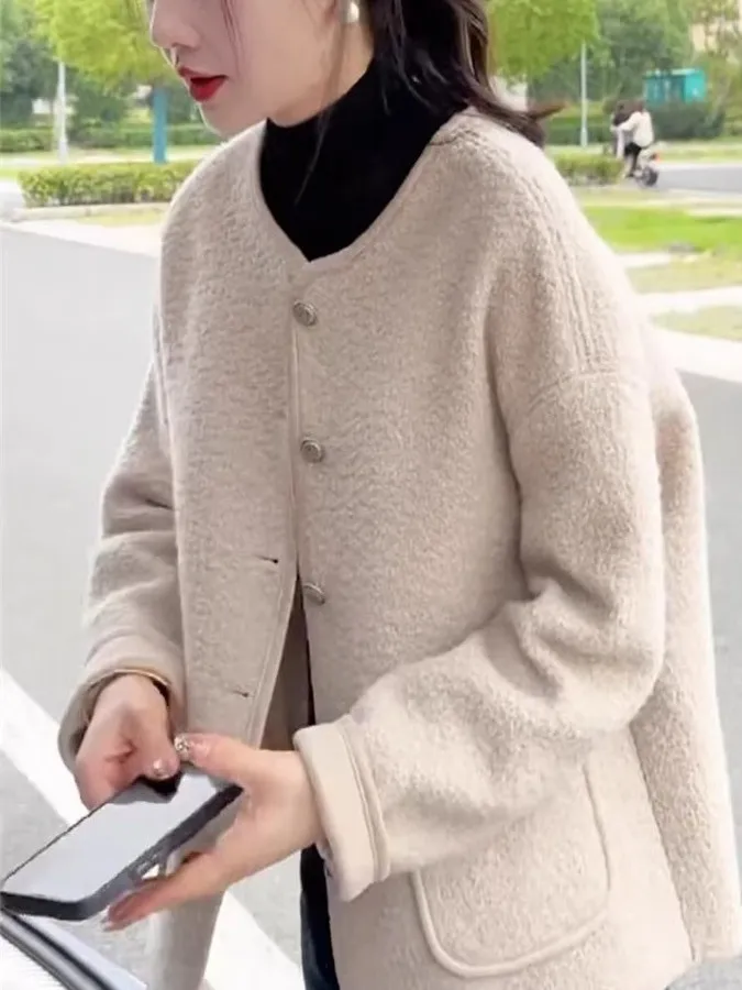 Premium Short Lamb Fur Jacket Women's Casual Loose Style Autumn Winter New Arrival Compact Size Integrated Leather And Fur Coat
Premium Short Lamb Fur Jacket Women's Casual Loose Style Autumn Winter New Arrival Compact Size Integrated Leather And Fur Coat