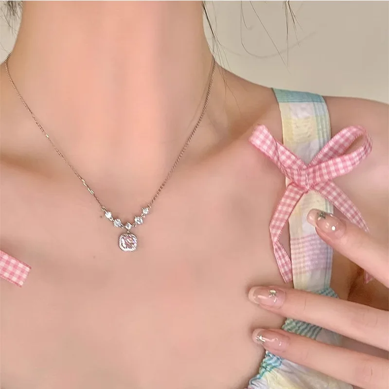 Pink Diamond Square Diamond Necklace, Female Niche Design, Temperament, High-end, Exquisite, Fashionable and Versatile
Pink Diamond Square Diamond Necklace, Female Niche Design, Temperament, High-end, Exquisite, Fashionable and Versatile