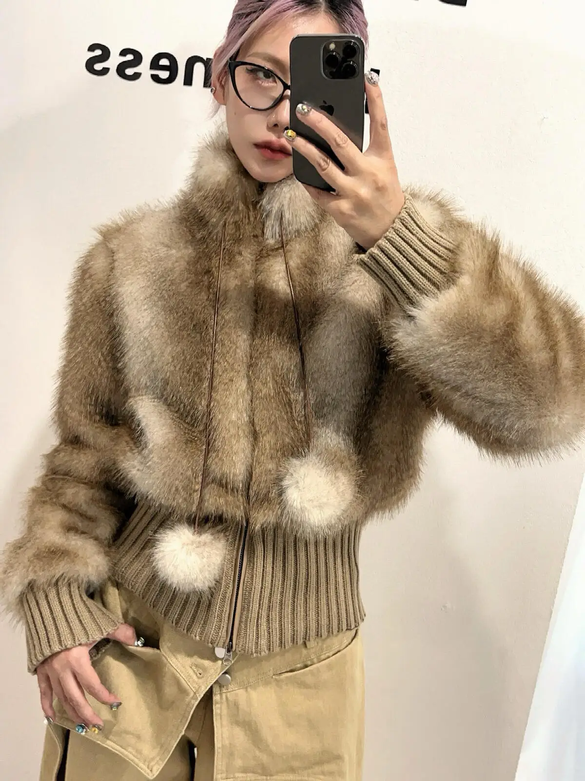 Winter Gradient Thread Short Fur Jacket Women Long Sleeves Slim Warm Outwears Female Double Zipper Cotton Natural Fur Jackets
Winter Gradient Thread Short Fur Jacket Women Long Sleeves Slim Warm Outwears Female Double Zipper Cotton Natural Fur Jackets