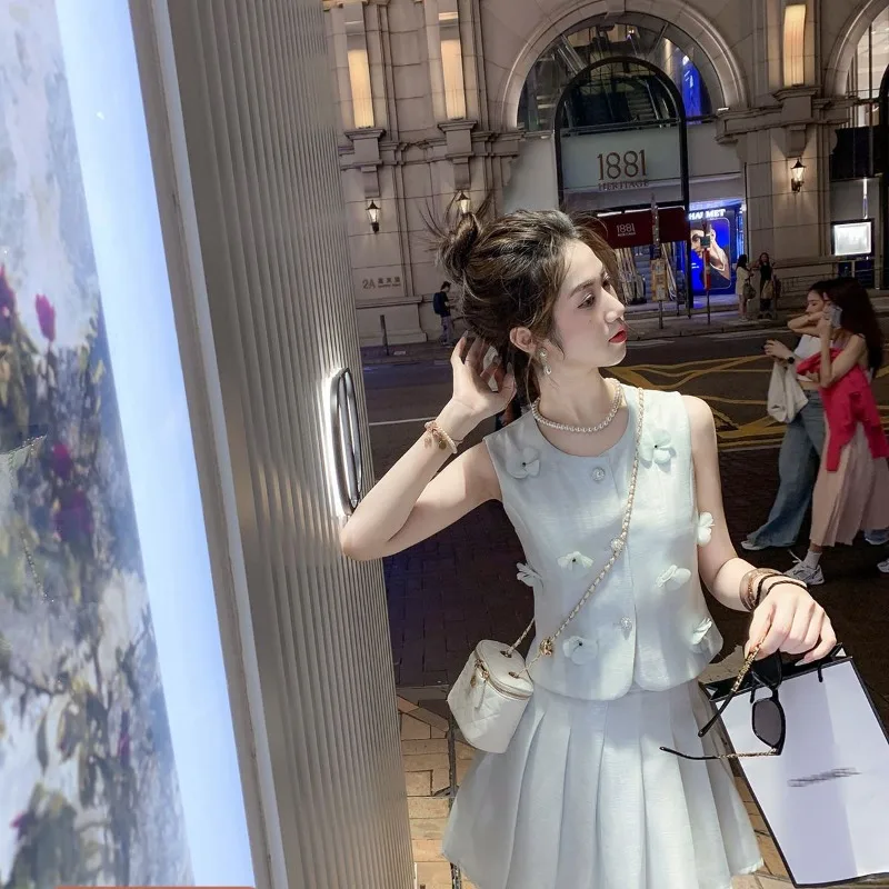 New High End Korean Fashion Summer Women's Suit 3D Flower Vest Top + A-line Pleated Mini Skirt Small Fragrance Sweet Suit
New High End Korean Fashion Summer Women's Suit 3D Flower Vest Top + A-line Pleated Mini Skirt Small Fragrance Sweet Suit