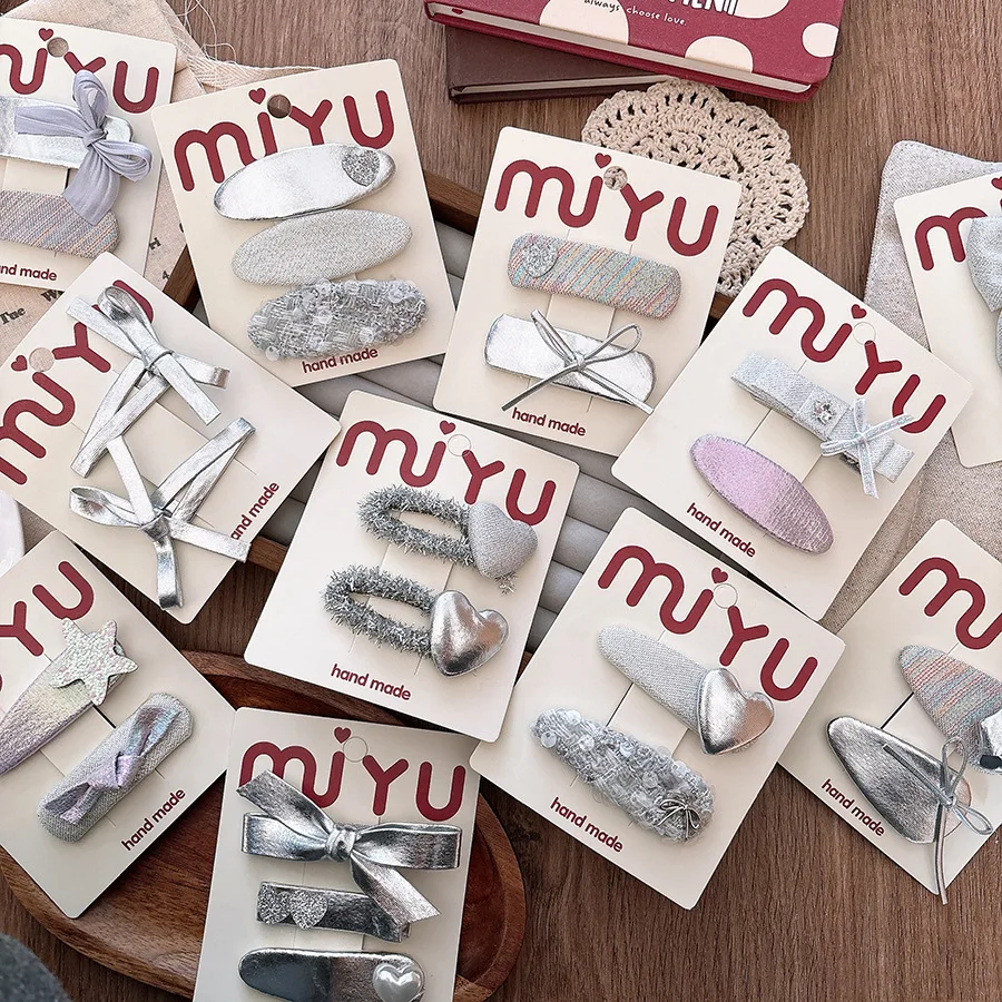 Korean Style Silver Series Sweet Bowknot Girlish BB Clips Leather Sweet Cool Child All Match Hairpins for Girls' Side
Korean Style Silver Series Sweet Bowknot Girlish BB Clips Leather Sweet Cool Child All Match Hairpins for Girls' Side