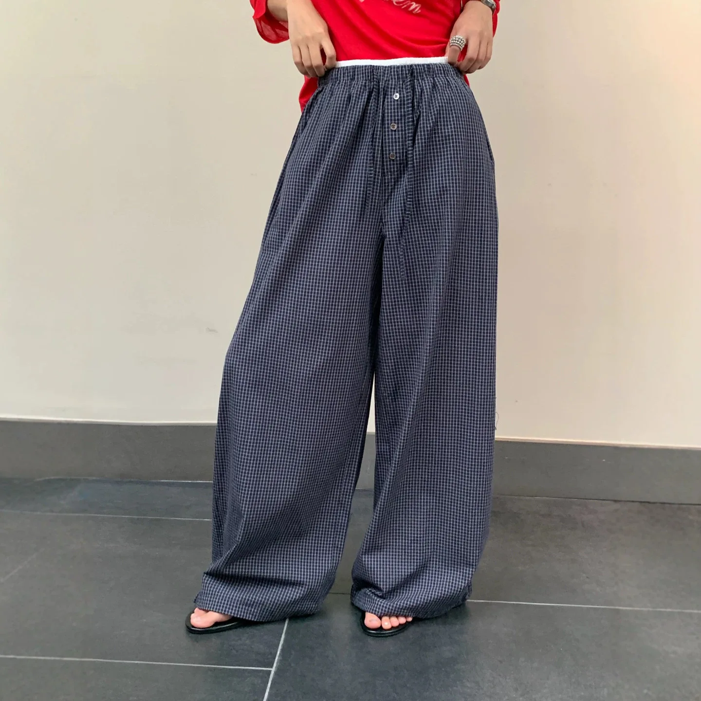 SuperAen Plaid Wide-leg Pants 2026 Spring and Summer New Simple Korean-style Contrast Color Elastic Waist Casual Long Pants
SuperAen Plaid Wide-leg Pants 2026 Spring and Summer New Simple Korean-style Contrast Color Elastic Waist Casual Long Pants