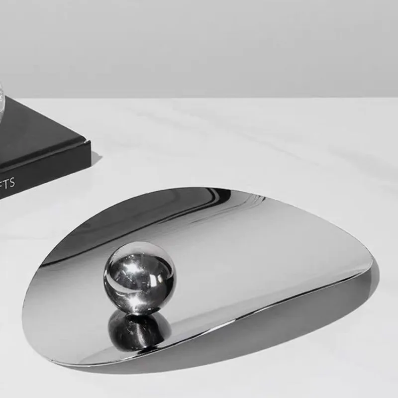 Modern light luxury stainless steel special-shaped fruit plate model room, bed and breakfast study, decorative ornament
Modern light luxury stainless steel special-shaped fruit plate model room, bed and breakfast study, decorative ornament