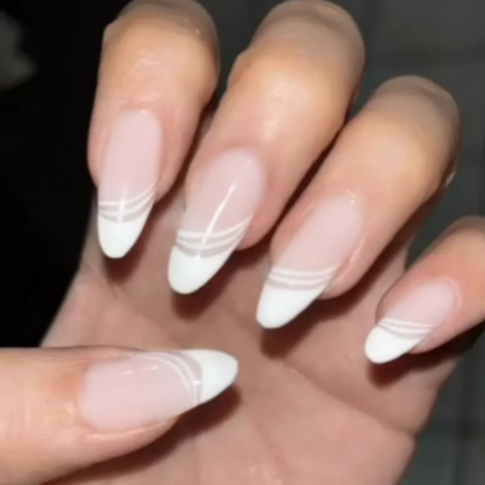 24pcs White French Almond Fake Nails Art Simple Lines Round Head Design Press on Nails Datachable Long False Nail Tips Manicures
24pcs White French Almond Fake Nails Art Simple Lines Round Head Design Press on Nails Datachable Long False Nail Tips Manicures