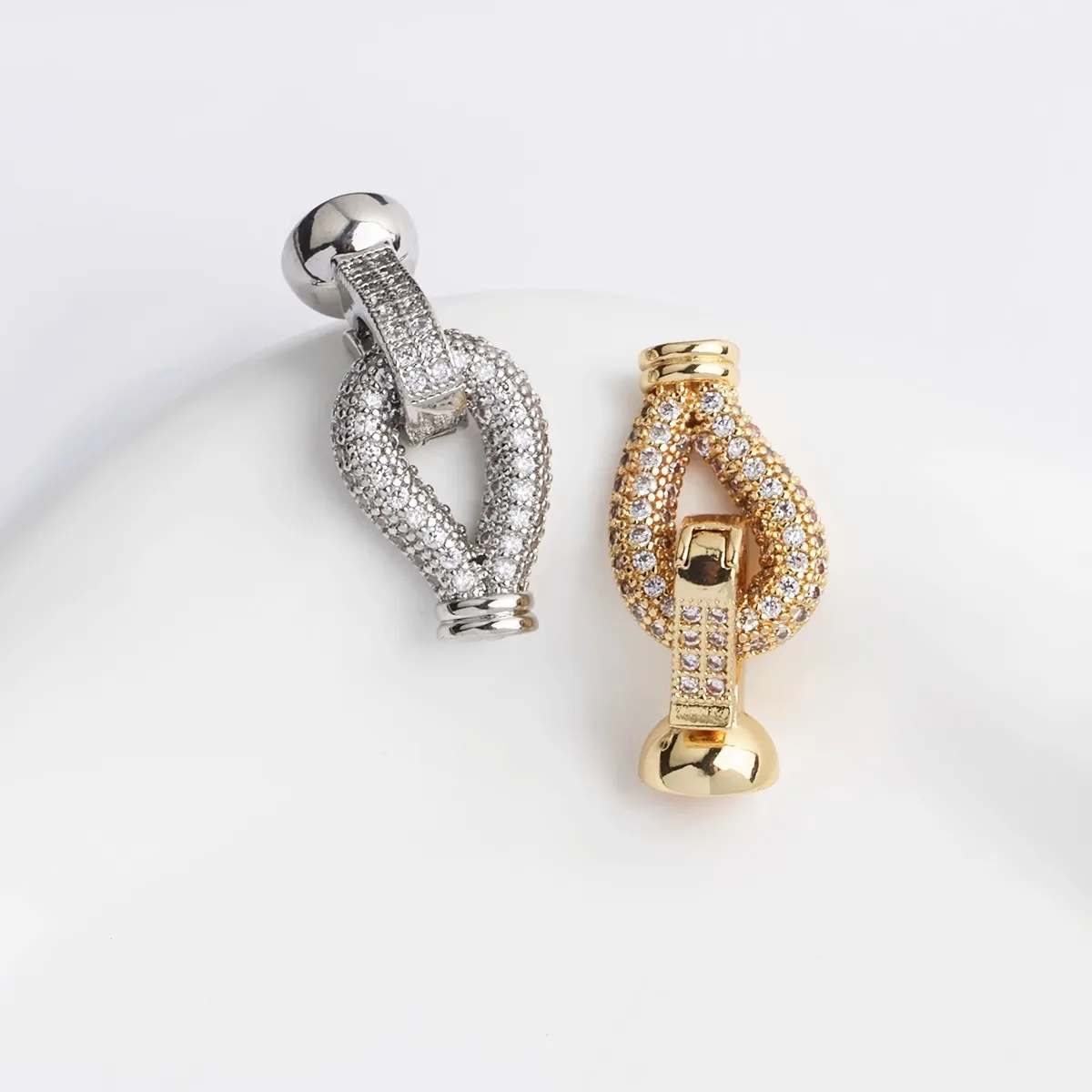 18K Plated Gold Full Inlaid Light Luxury Water Drop Button Head Necklace Bracelet Connecting Buckle Ending Buckle DIY Accessorie
18K Plated Gold Full Inlaid Light Luxury Water Drop Button Head Necklace Bracelet Connecting Buckle Ending Buckle DIY Accessorie