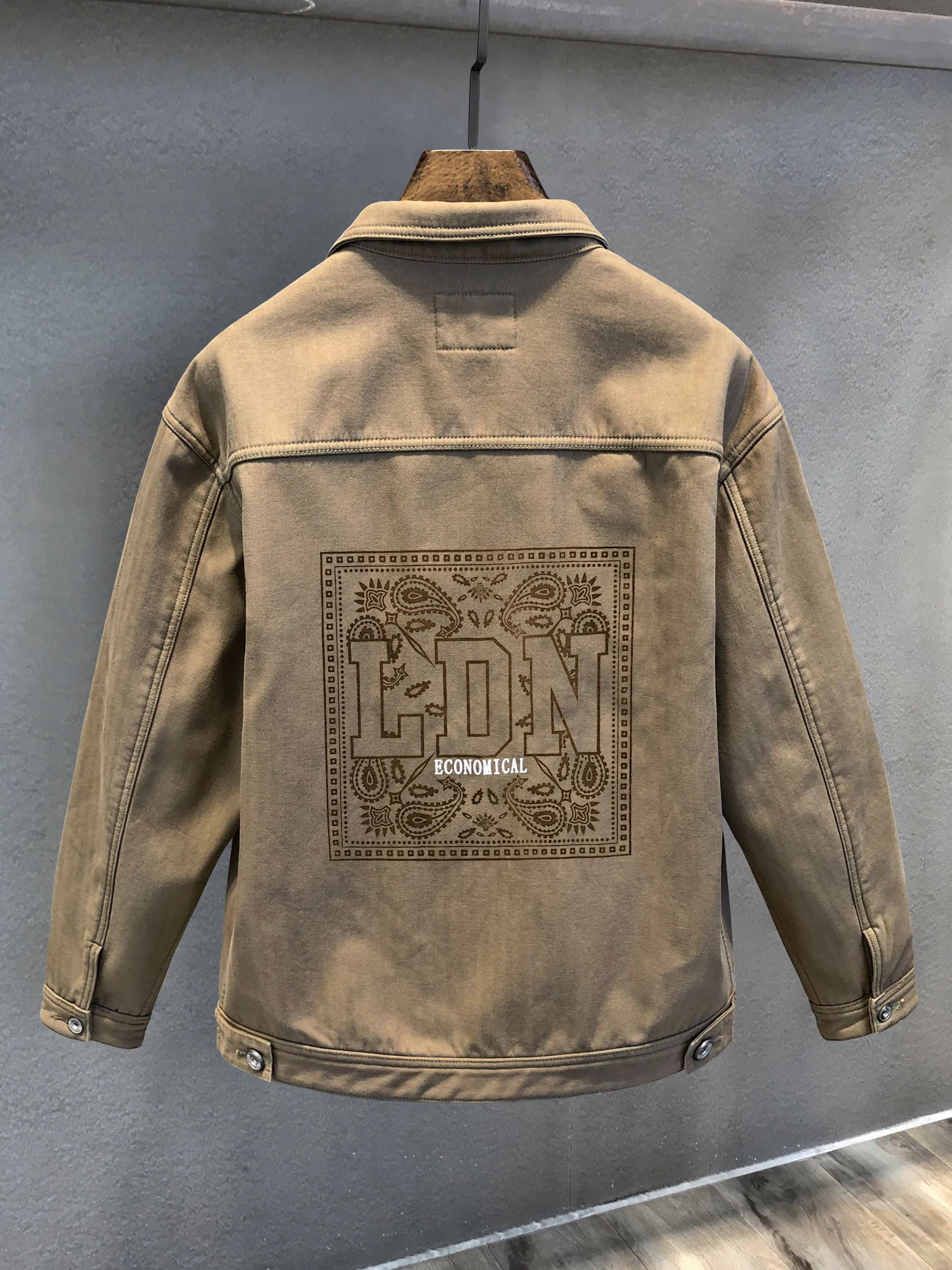 Retro American Sle Men's Denim Jaet Spring Autumn New Trendy Workwear Jaet Loose Fit Long Sve Windproof Outerwear
Retro American Sle Men's Denim Jaet Spring Autumn New Trendy Workwear Jaet Loose Fit Long Sve Windproof Outerwear