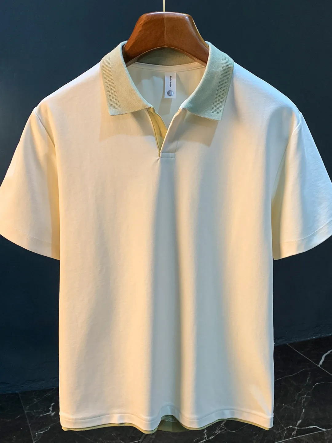Men's Summer Lightweight Comfortable Shirt Short Sleeve Loose Fit Classic Style Cotton Polyester Blend Skin-friendly Top
Men's Summer Lightweight Comfortable Shirt Short Sleeve Loose Fit Classic Style Cotton Polyester Blend Skin-friendly Top