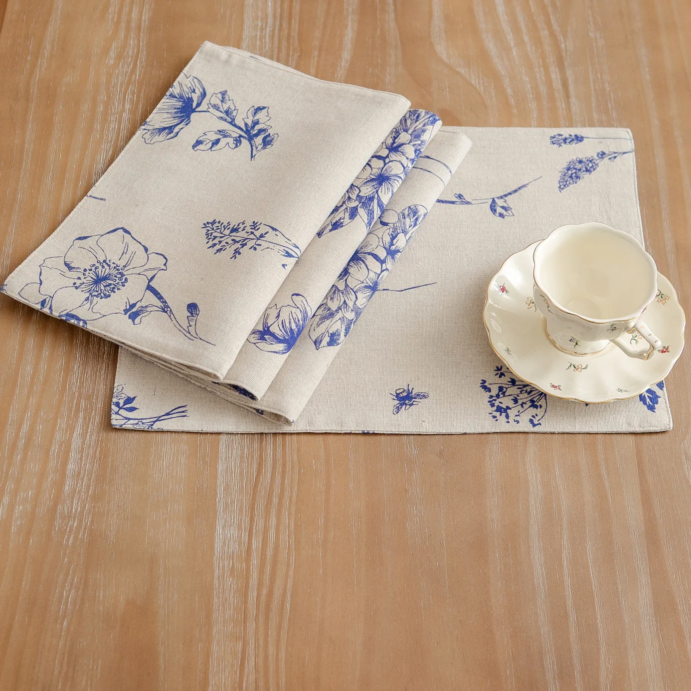Blue Sketch Flower Print Placemat Double-layer Fabric Cotton And Linen Bowl Mat Coaster Western Placemat Party Table Decoration
Blue Sketch Flower Print Placemat Double-layer Fabric Cotton And Linen Bowl Mat Coaster Western Placemat Party Table Decoration